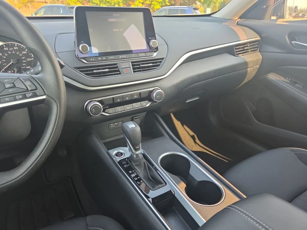 Used 2022 Blue Nissan 2.5 SV image 22