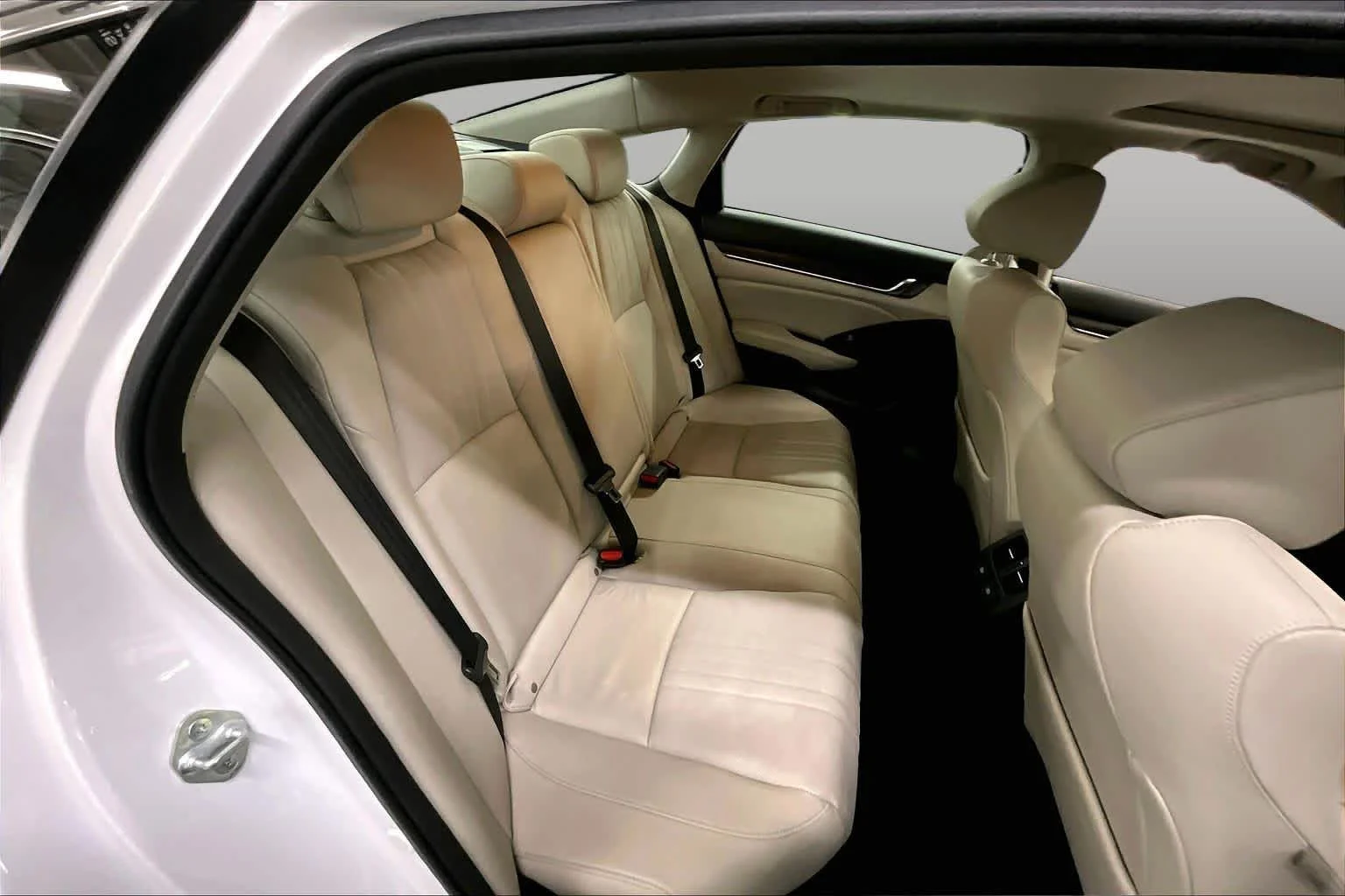 Used 2022 Platinum White Pearl Honda EX-L image 19