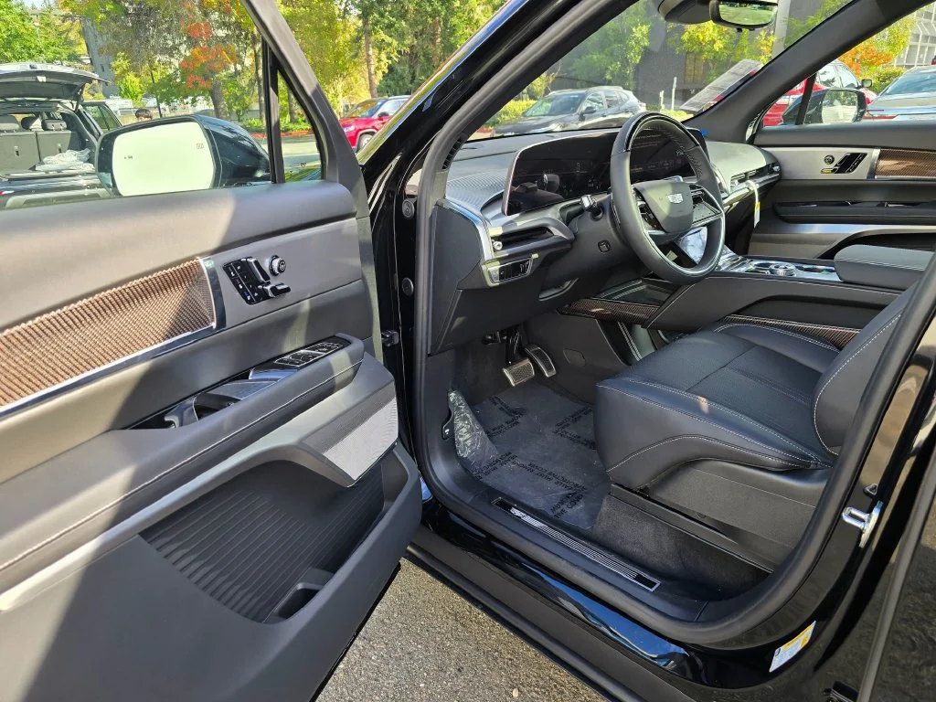 2027 Cadillac VISTIQ Sport - Photo 20