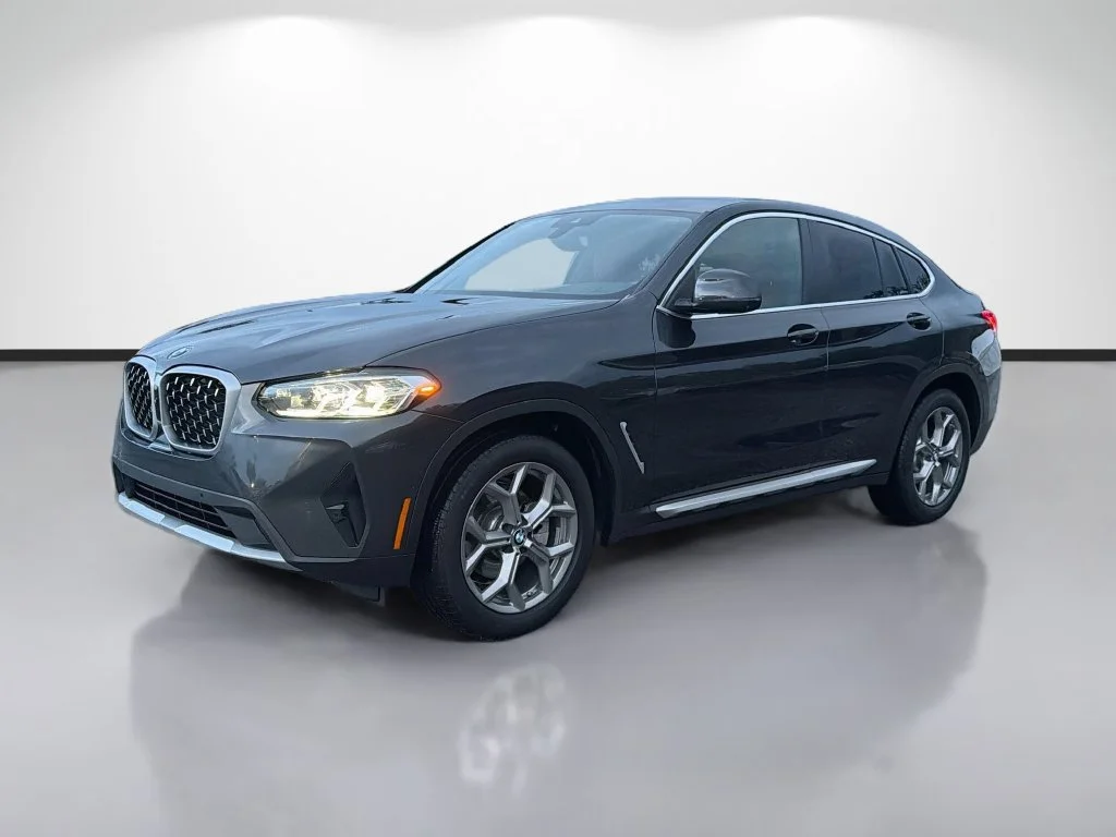 Used 2025 Gray BMW xDrive30i image 7