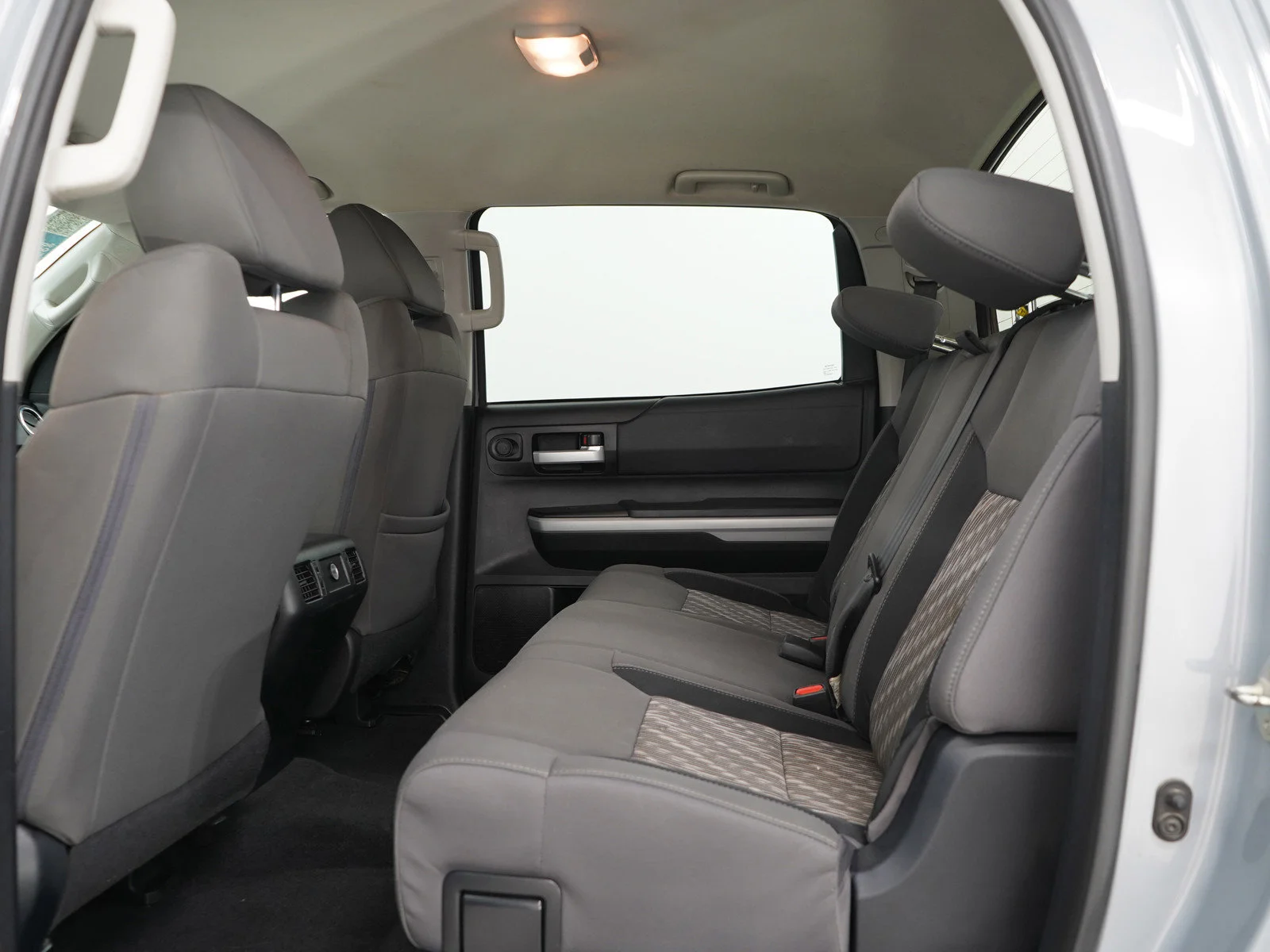 Used 2018 Cement Toyota SR5 image 15