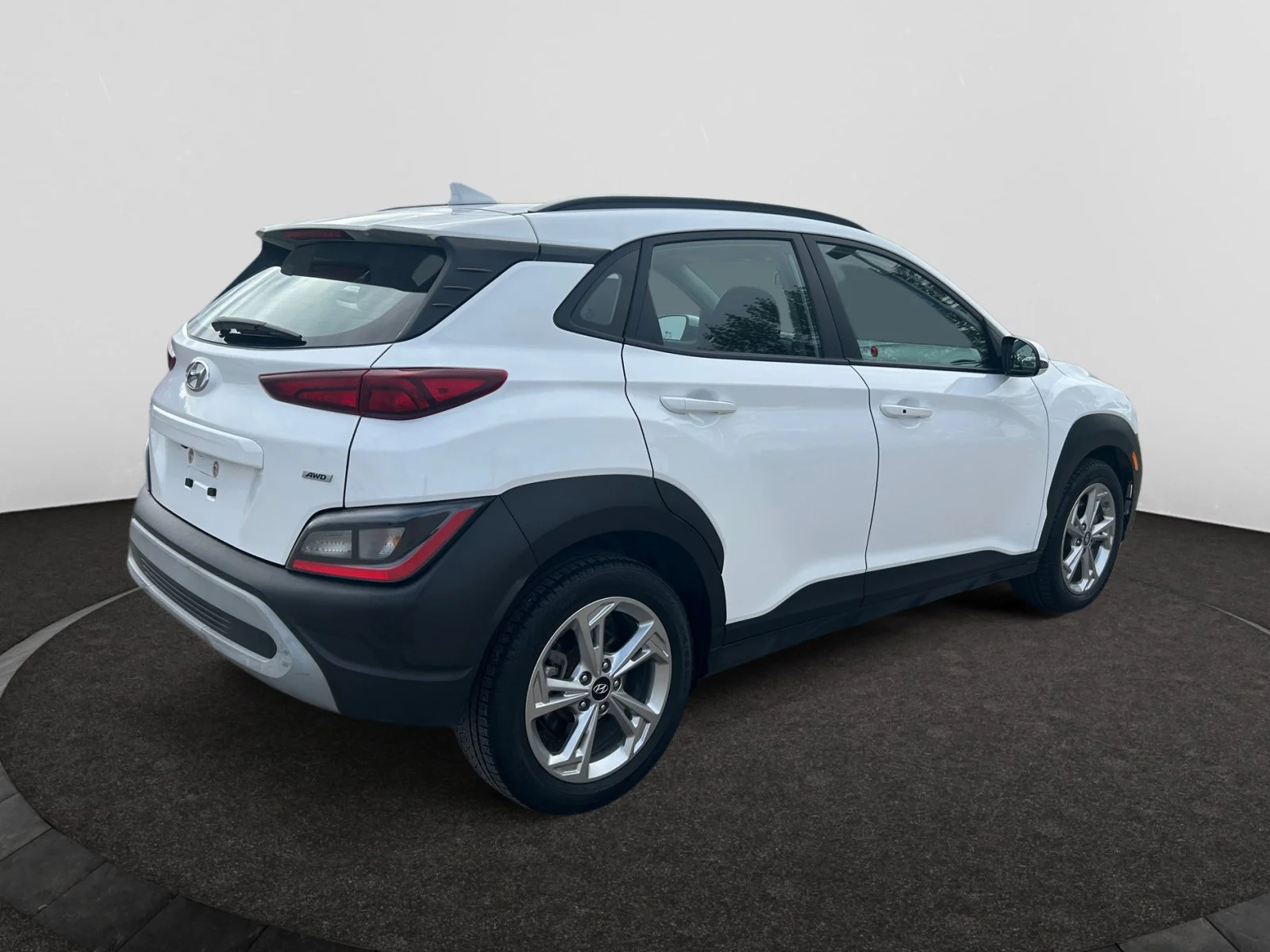 Used 2022 White Hyundai Preferred AWD image 5