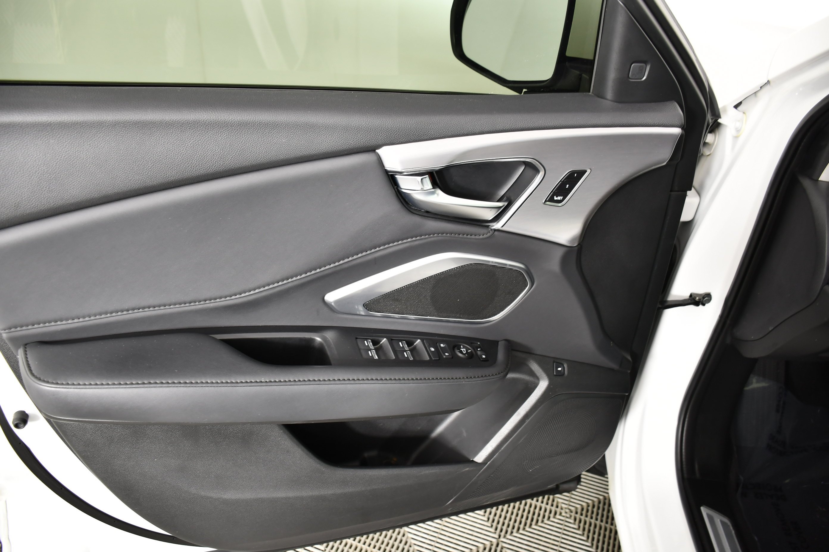 Used 2023 Platinum White Pearl Acura Base image 36