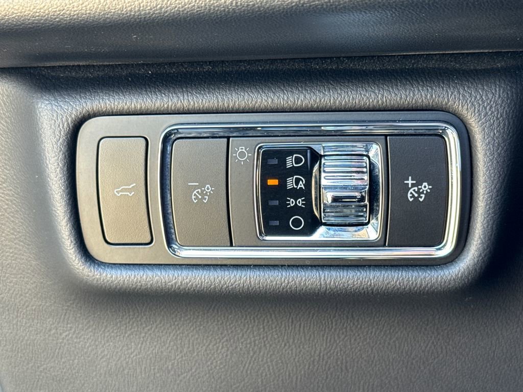 Used 2023 Black Lincoln Reserve image 32