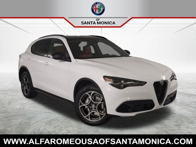 2025 Alfa Romeo Stelvio Base