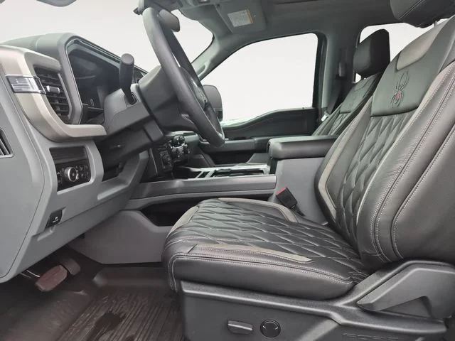 2025 Ford F-250 Super Duty XLT - Photo 11