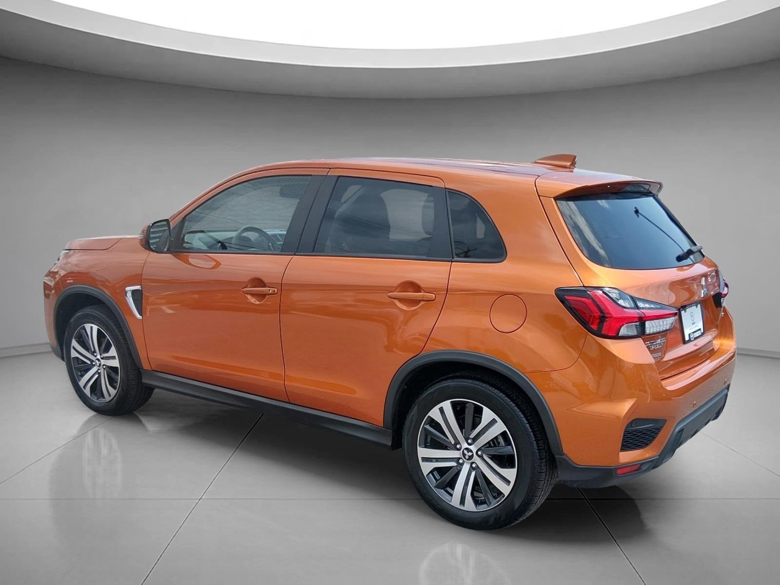 Used 2023 Sunshine Orange Metallic Mitsubishi ES image 3