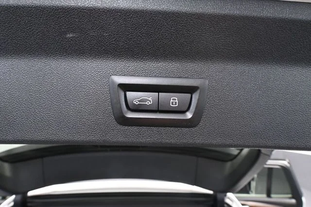 Used 2023 White BMW xDrive30i image 43