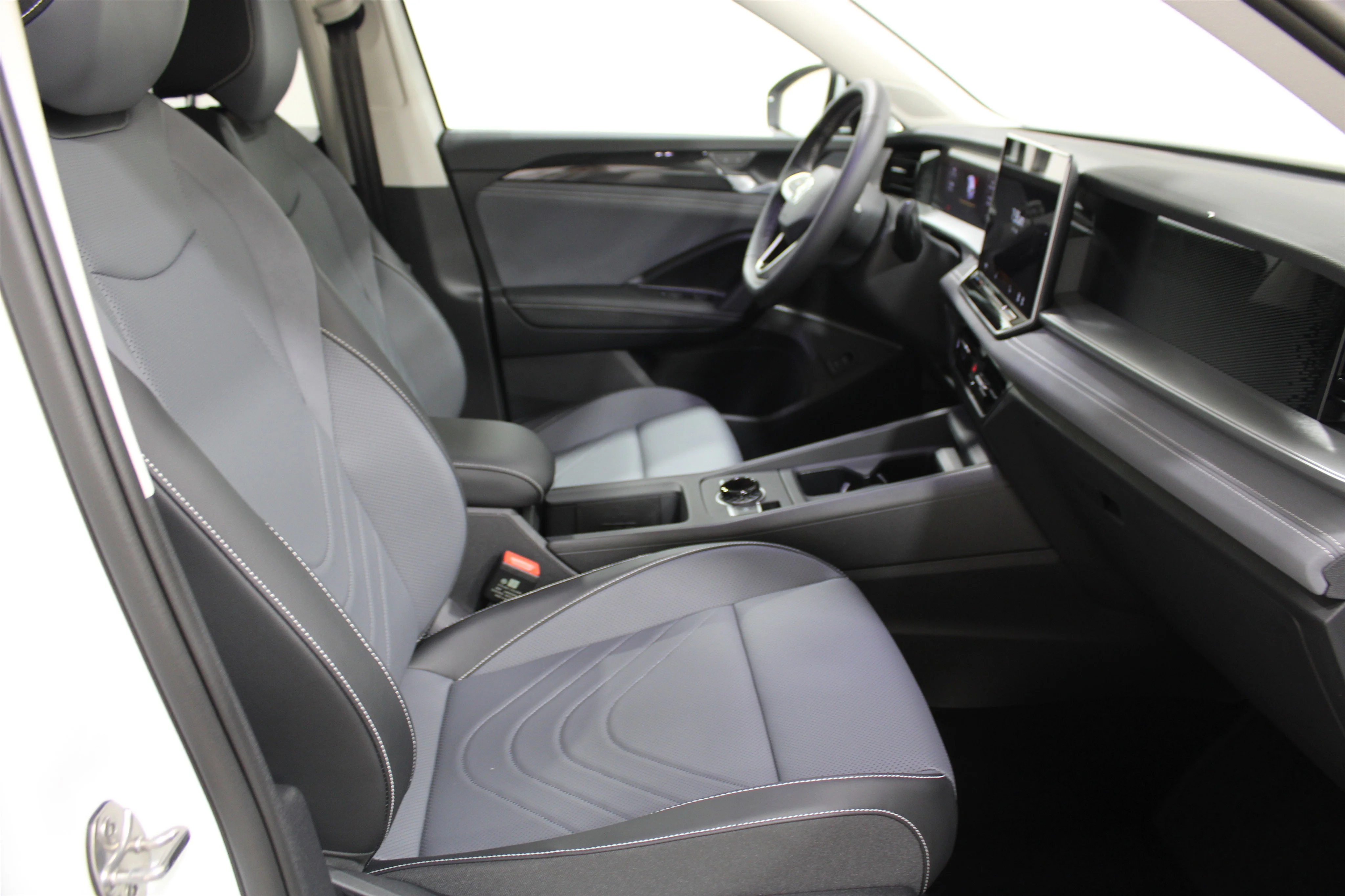 New 2026 Pure White Volkswagen SE image 23