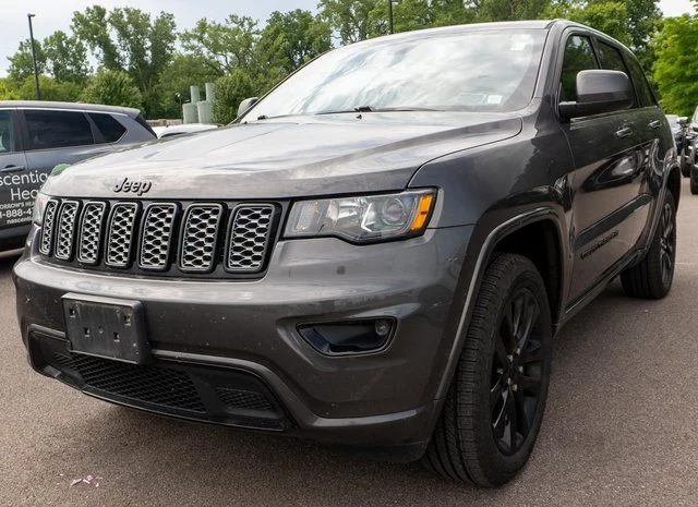 Used 2019 Gray Jeep Altitude image 1