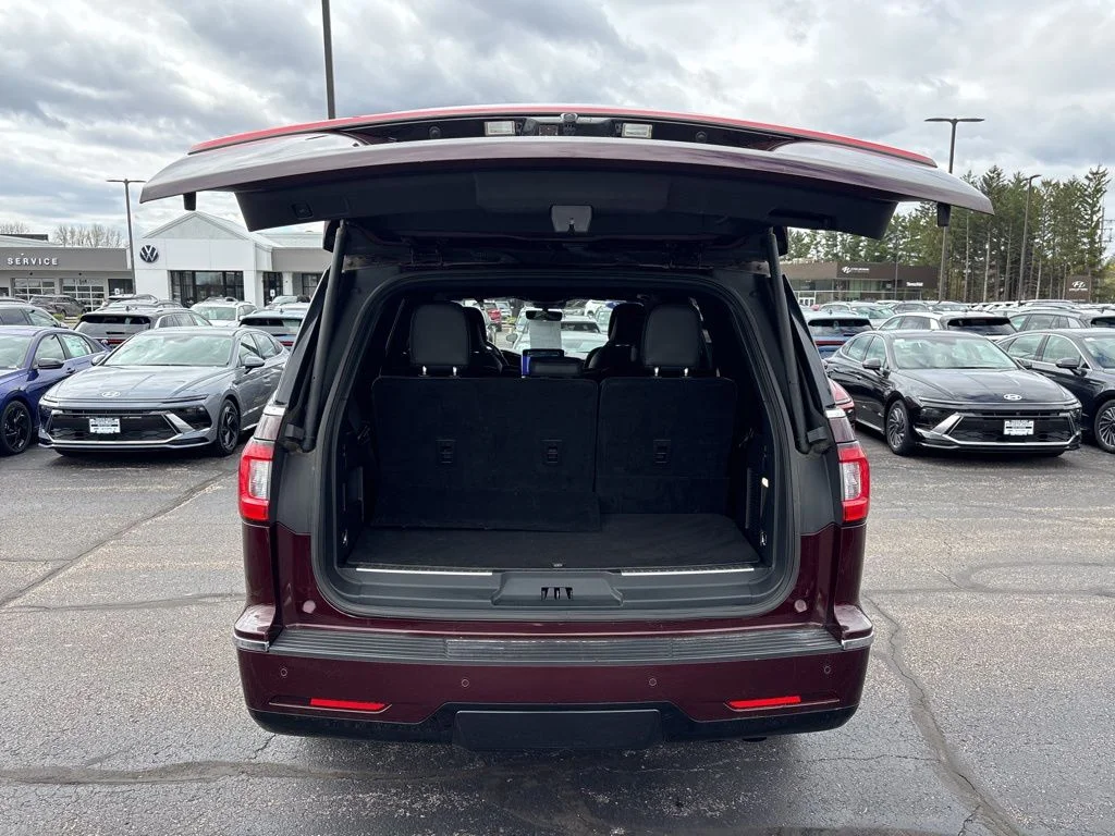 Used 2018 Burgundy Velvet Metallic Tinted Clearcoat Lincoln Select image 27