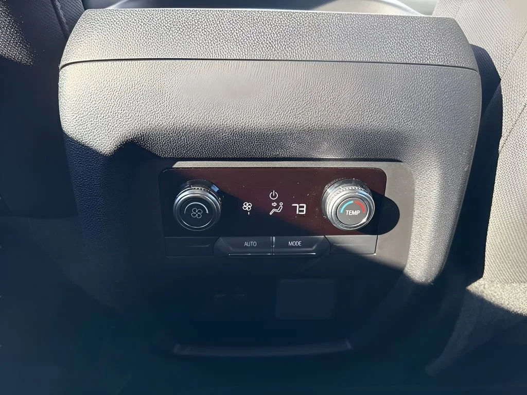 Used 2025 Summit White GMC Elevation image 13