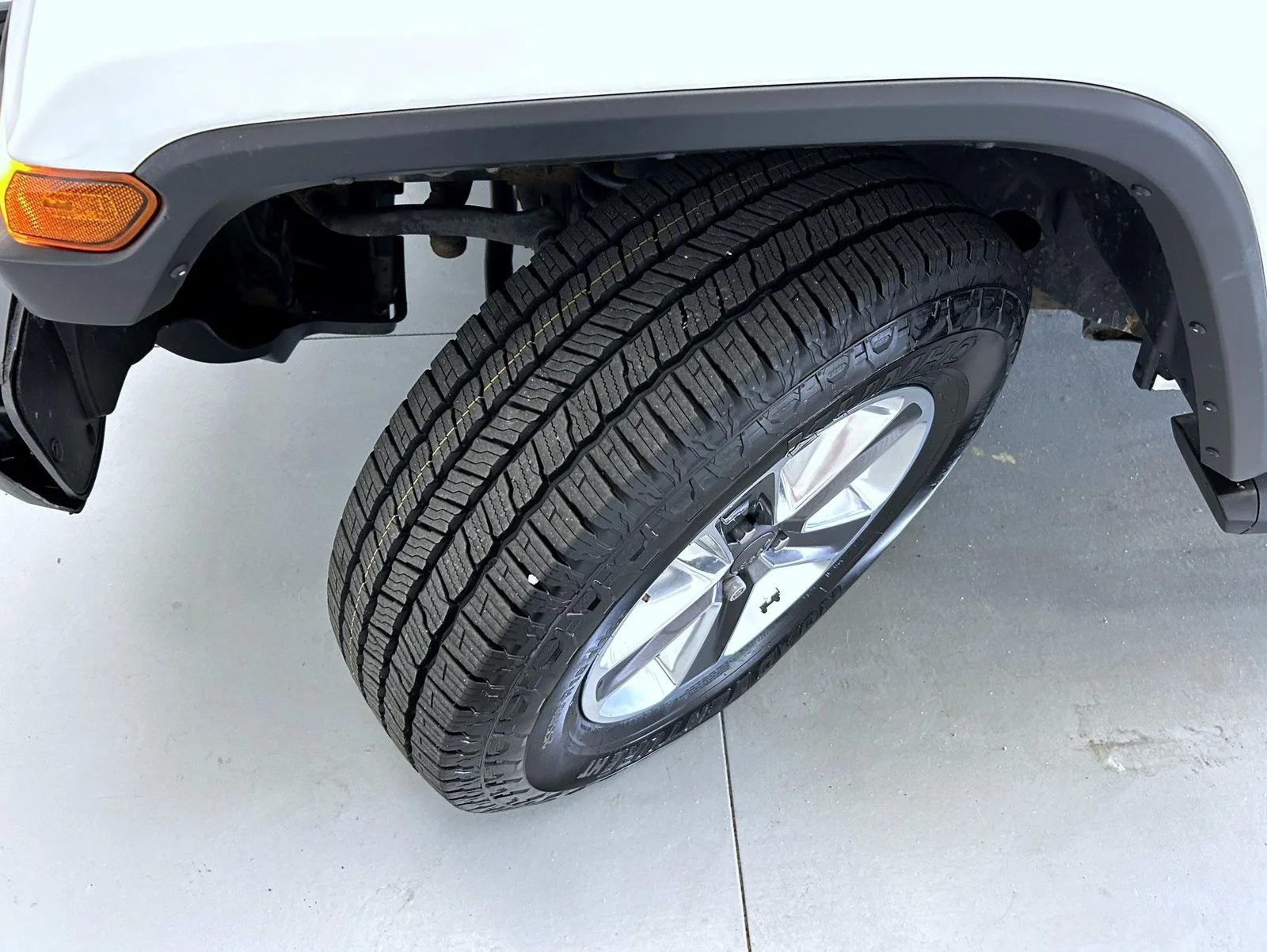 Used 2019 White Jeep Unlimited Sahara image 23
