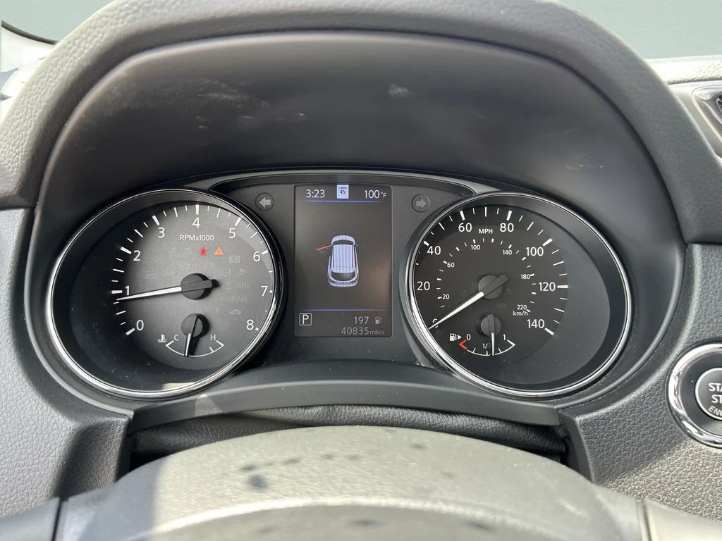 Used 2021 White Nissan SL image 35