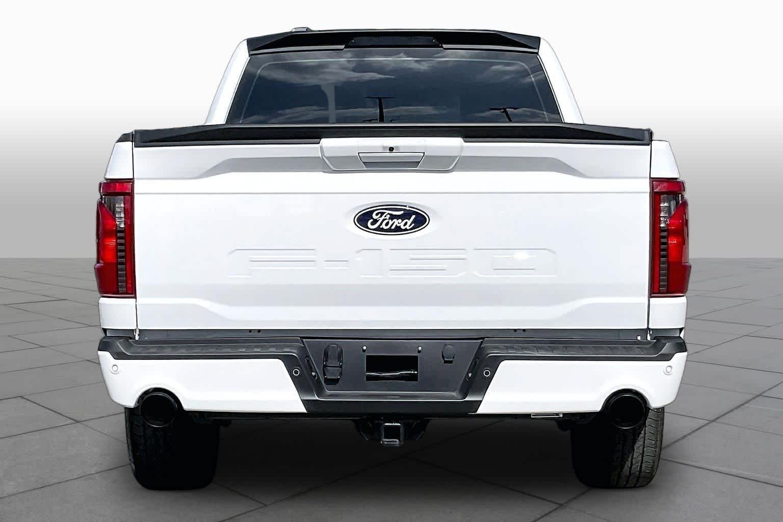 Used 2026 Oxford White Clearcoat Ford XL image 5