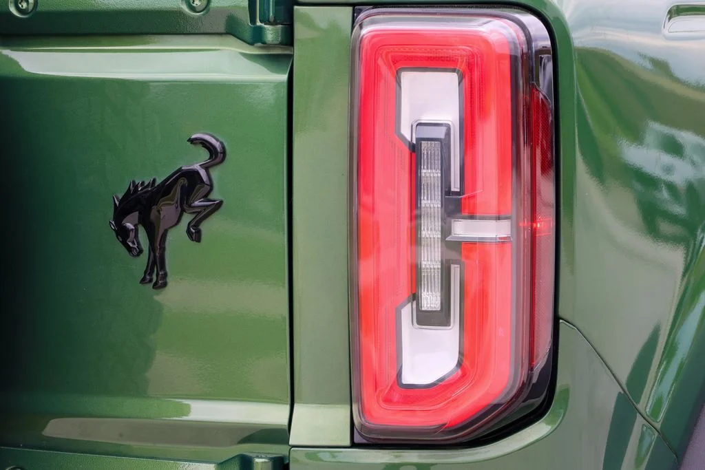 Used 2022 Green Ford Wildtrak image 15