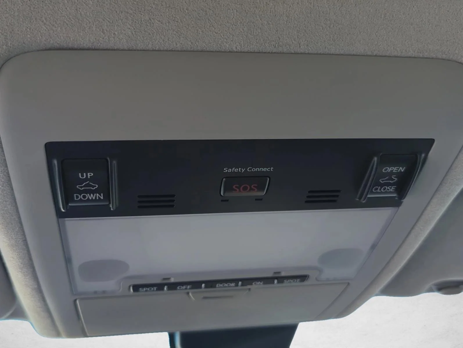 Used 2014 Liquid Platinum Lexus  image 23