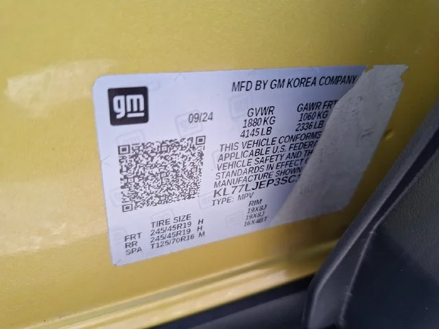 Used 2025 Yellow Chevrolet 2RS image 30