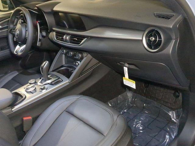 New 2025 Moonlight Gray Metallic Exterior Paint Alfa Romeo  image 28