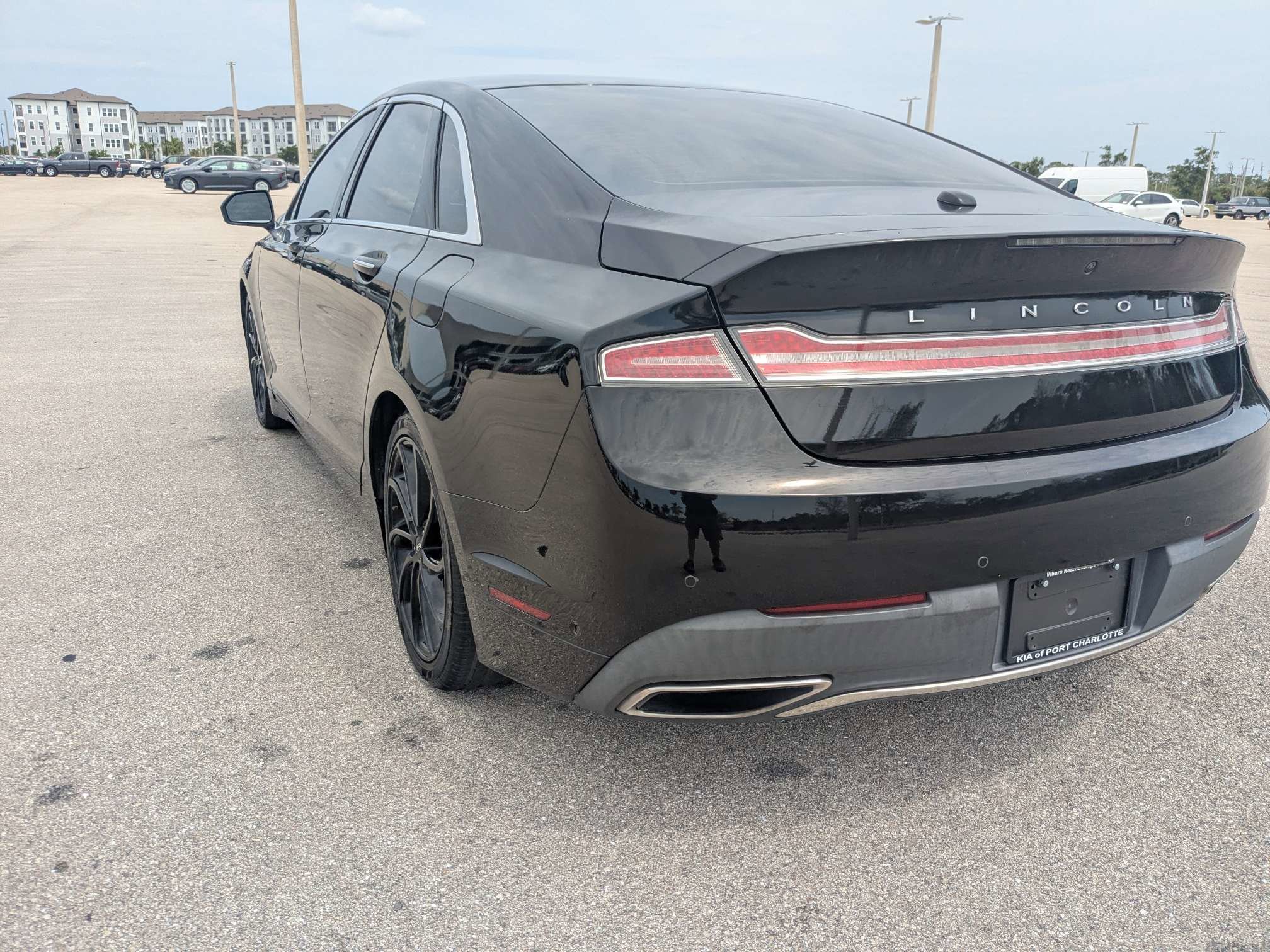 Used 2020 Infinite Black Metallic Lincoln Reserve image 6