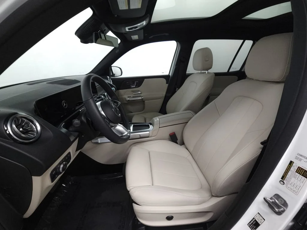 New 2026 Polar White Mercedes-Benz GLB 250 image 43