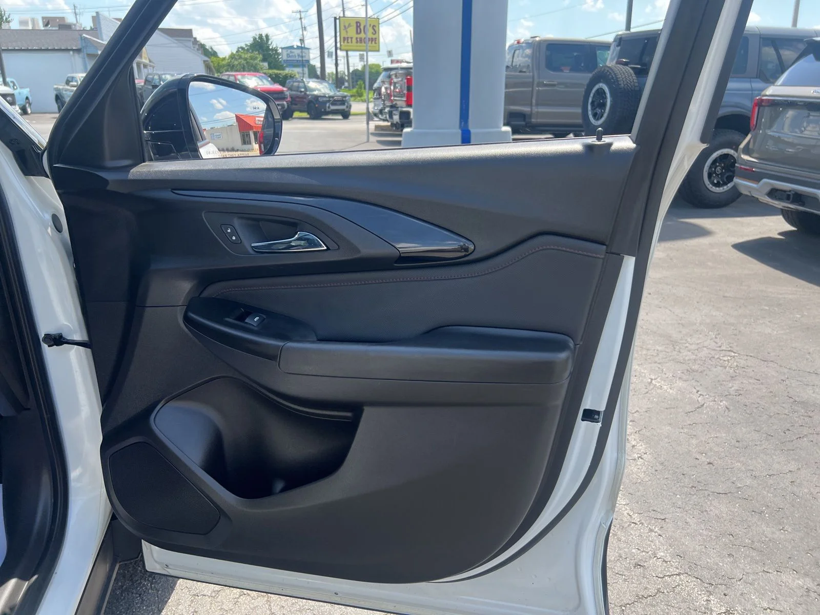 Used 2021 Iridescent Pearl Tricoat Chevrolet RS image 57
