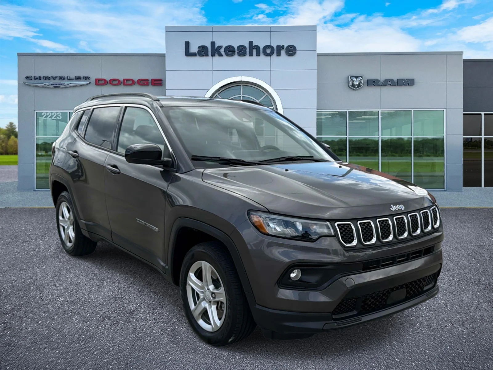 Used 2024 Gray Jeep Latitude 4x4 image 1