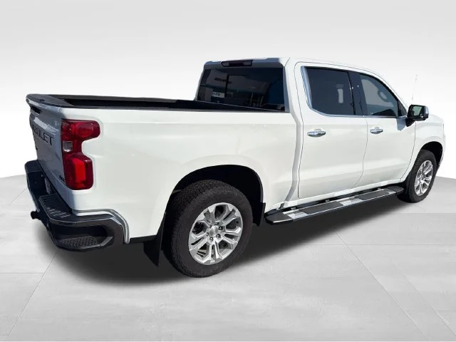 Used 2024 Summit White Chevrolet LTZ image 6