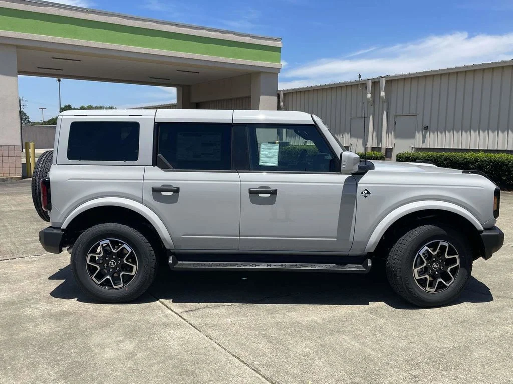 New 2026 White Ford Outer Banks image 2
