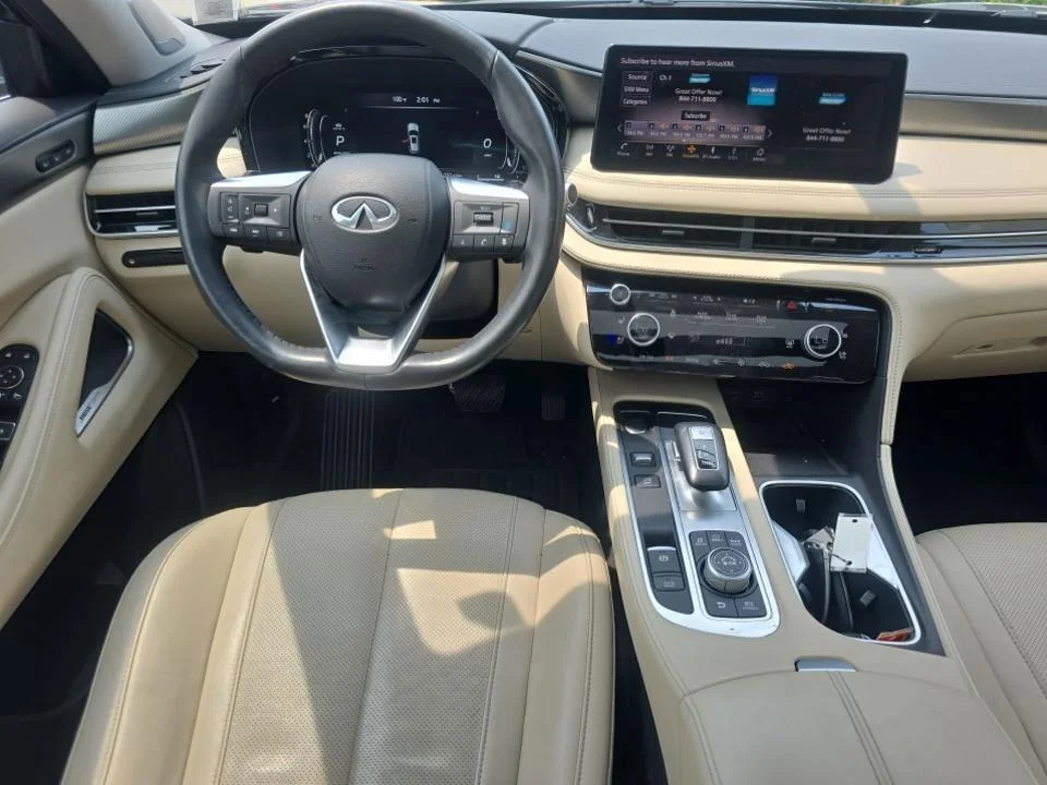 Used 2023 Black INFINITI LUXE image 3