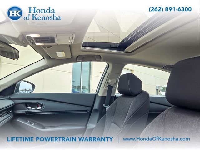 New 2026 Solar Silver Metallic Honda SE image 9