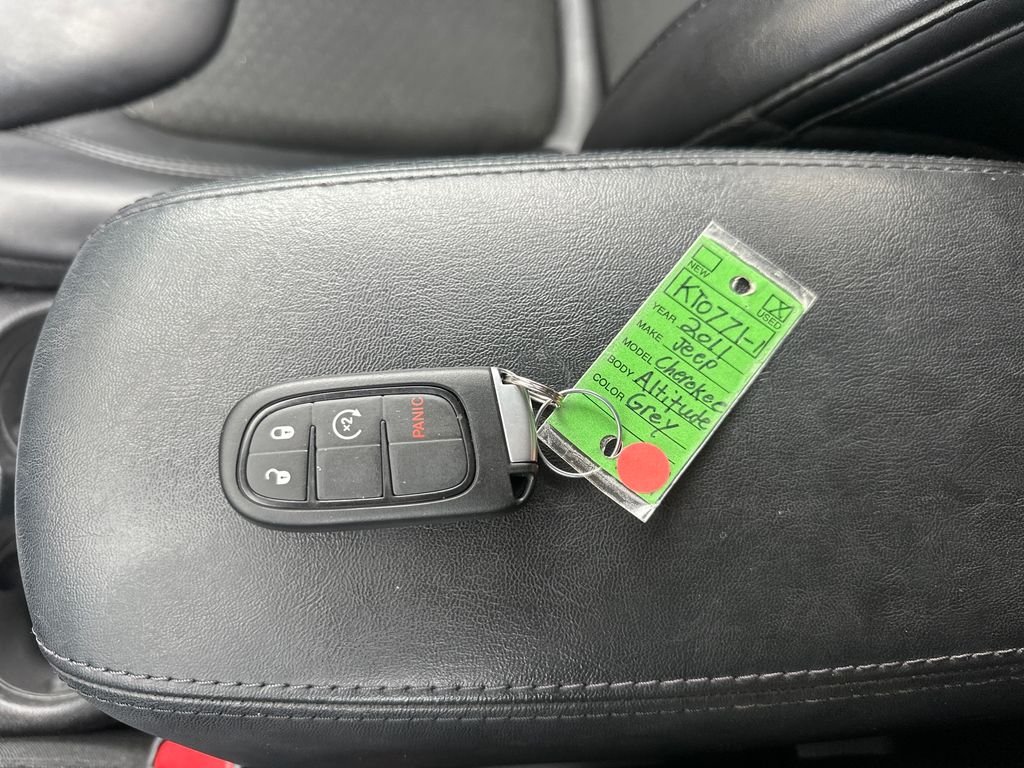 Used 2019 Gray Jeep Latitude Plus image 14