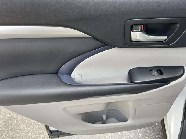 2017 Toyota Highlander XLE - Photo 13