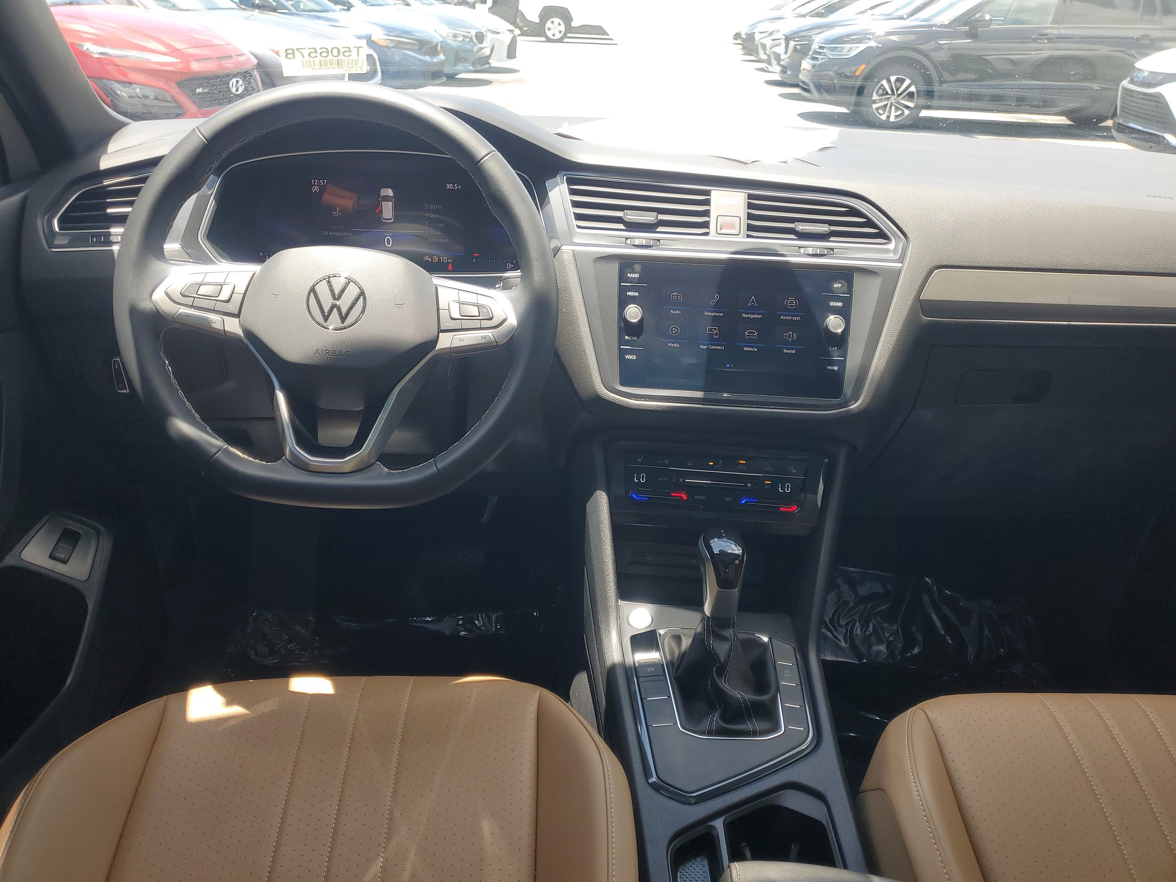 Used 2024 White Volkswagen SE image 10