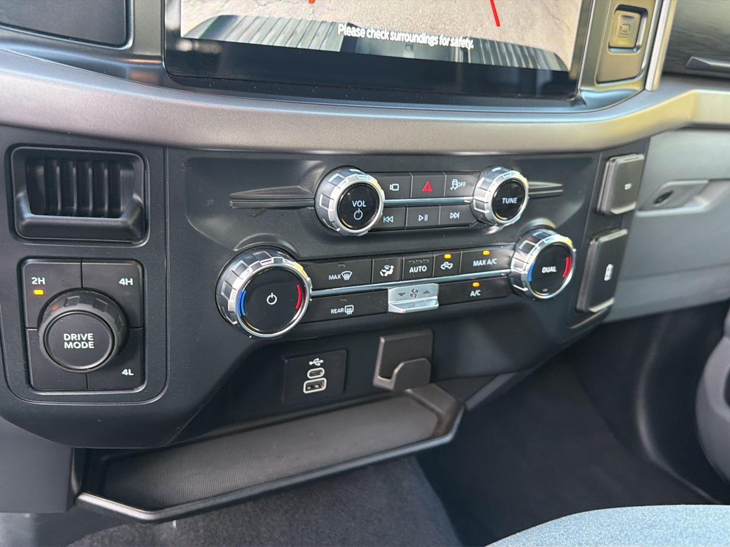 Used 2025 Iconic Silver Ford XLT image 26