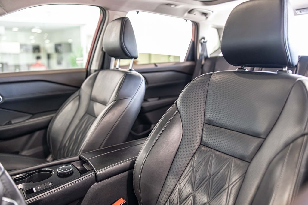 Used 2023 Red Nissan Platinum image 18