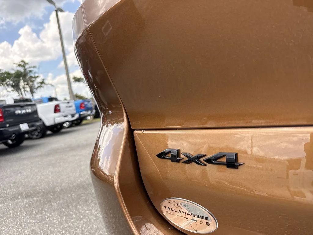 New 2026 Copper Shino Metallic Clear-Coat Exterior Paint Jeep Limited image 5