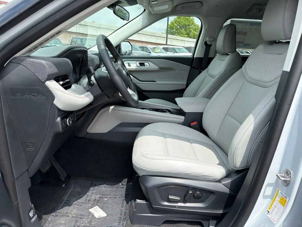 New 2026 Space White Metallic Ford Active image 27