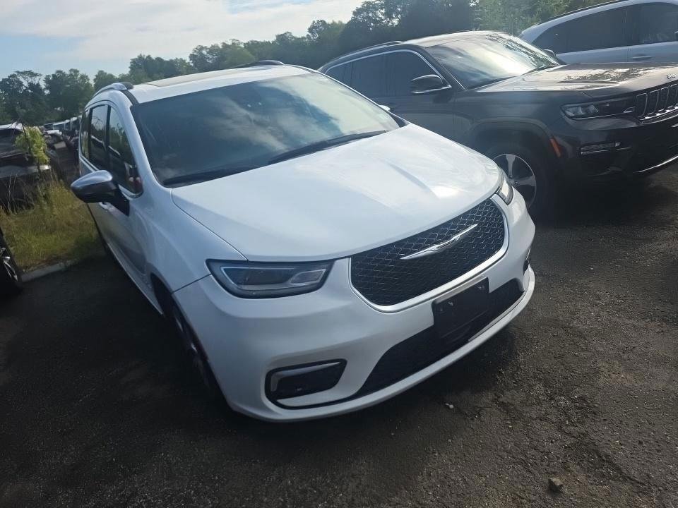 Used 2023 White Chrysler Hybrid Pinnacle image 2