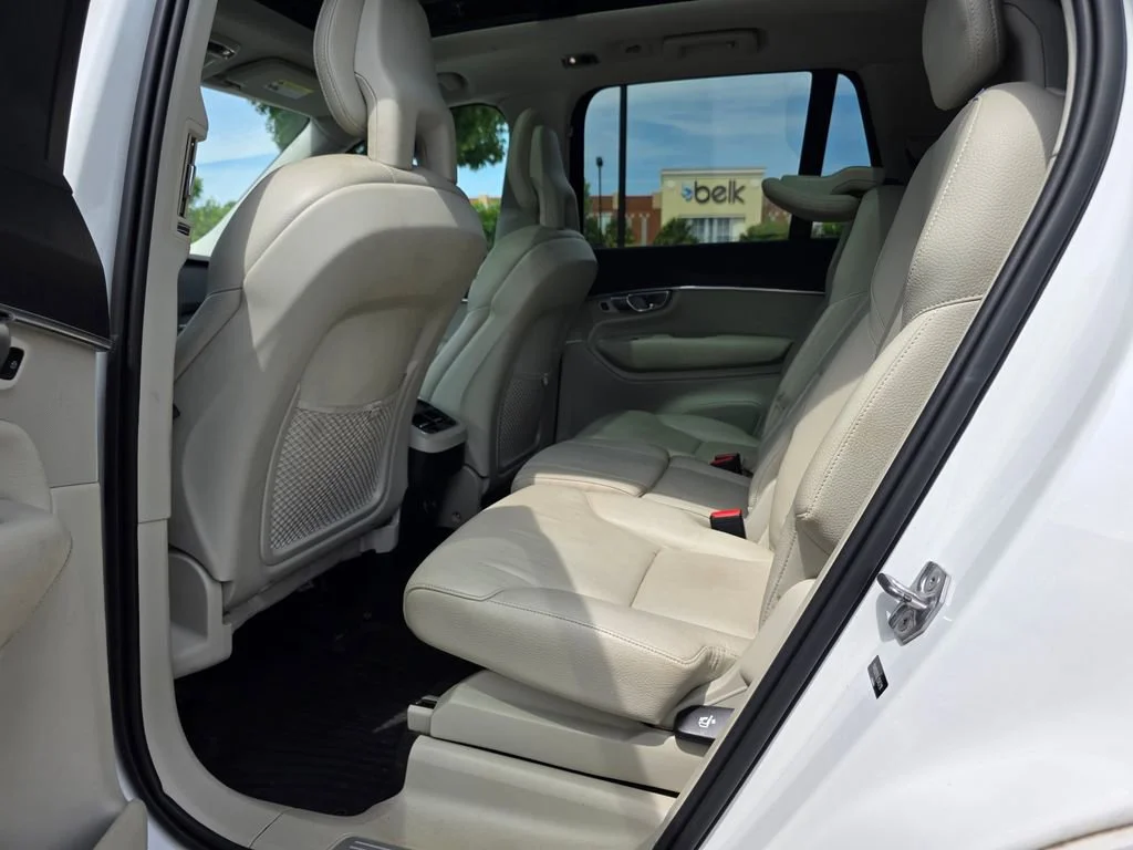 Used 2020 White Volvo T5 Momentum 7 Passenger image 30