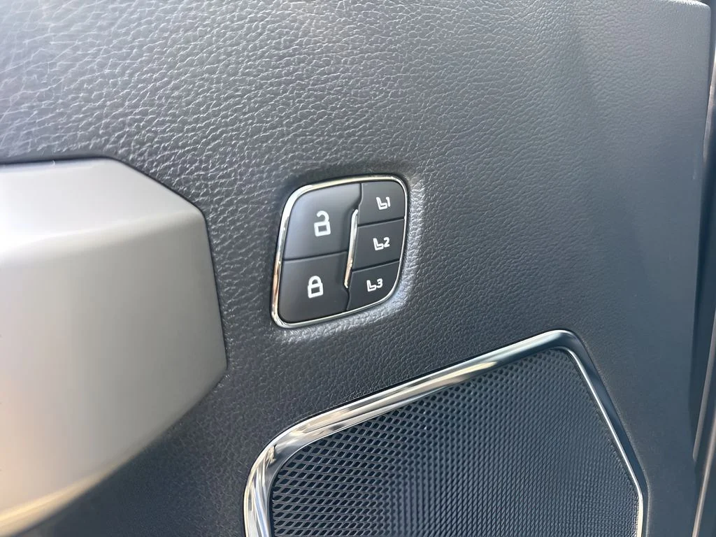 Used 2020 Black Ford Lariat image 11
