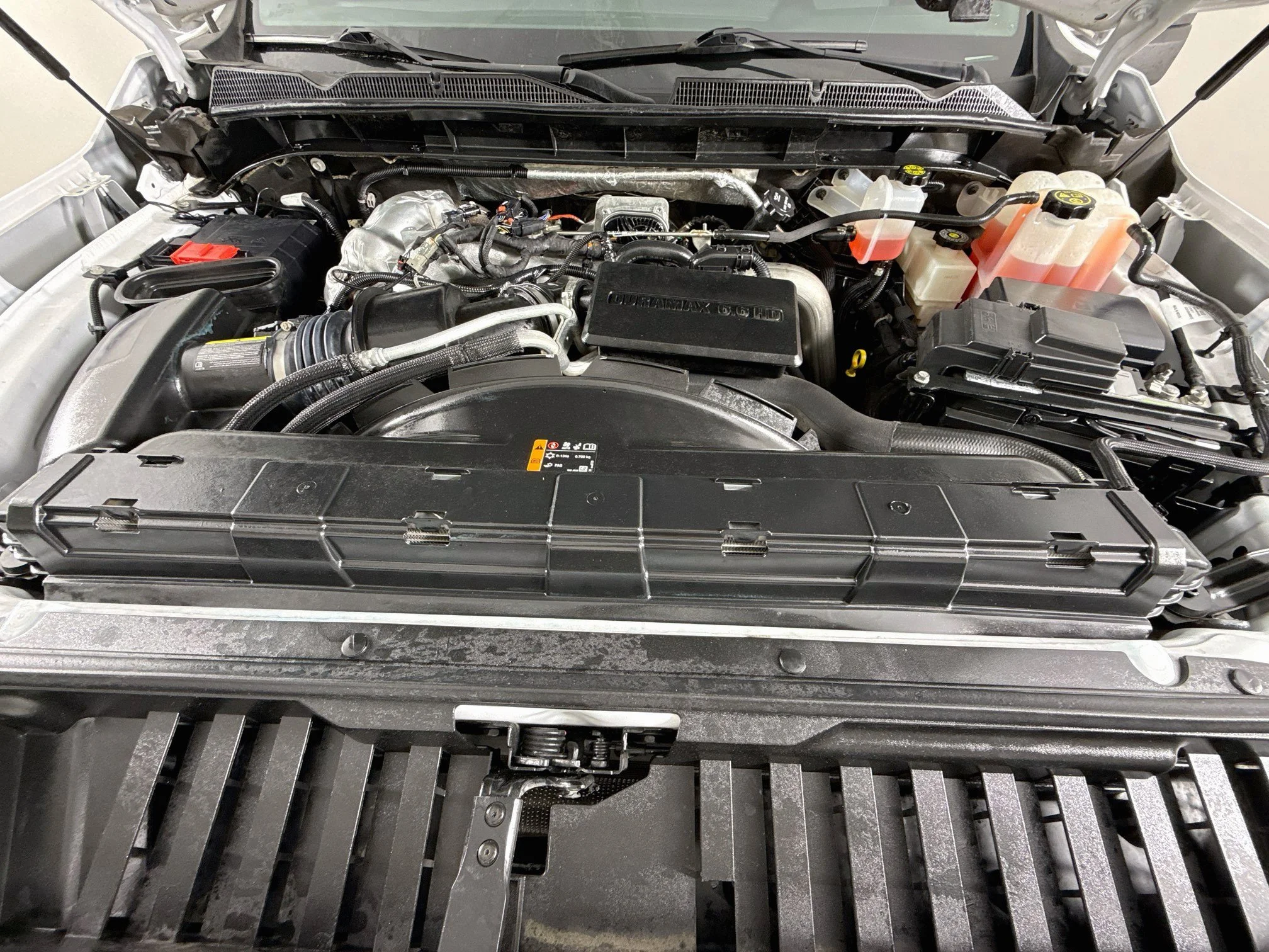 Used 2024 Summit White GMC Denali DRW image 33