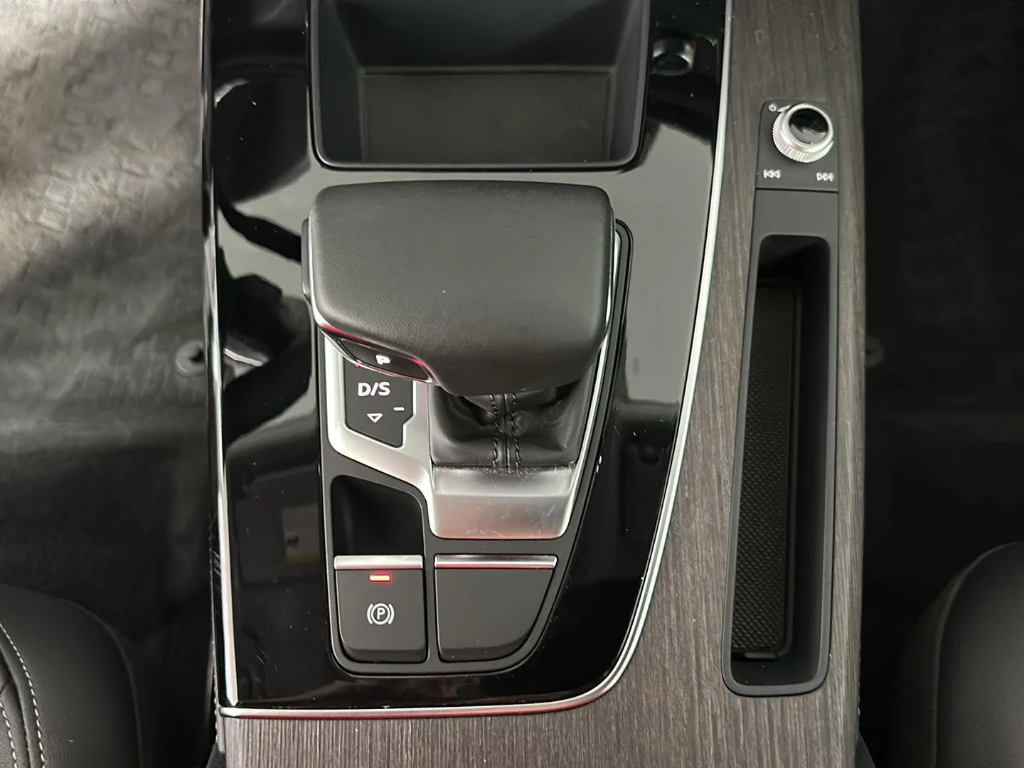 Used 2023 Daytona Gray Pearl Effect Audi S line Premium Plus image 36