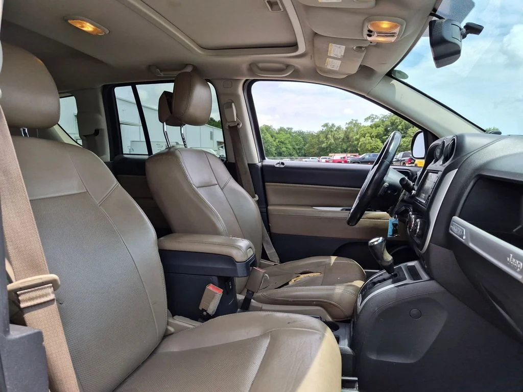 Used 2014 Black Jeep Latitude image 27