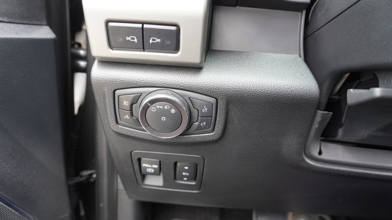 Used 2019 Gray Ford LARIAT image 22