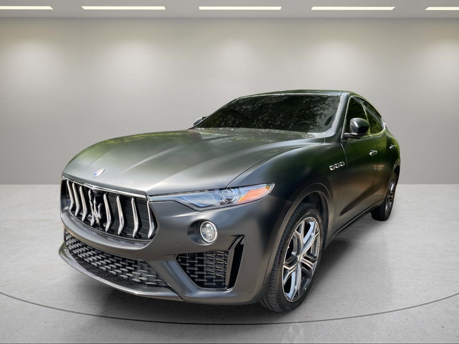 Used 2020  Maserati Base image 3