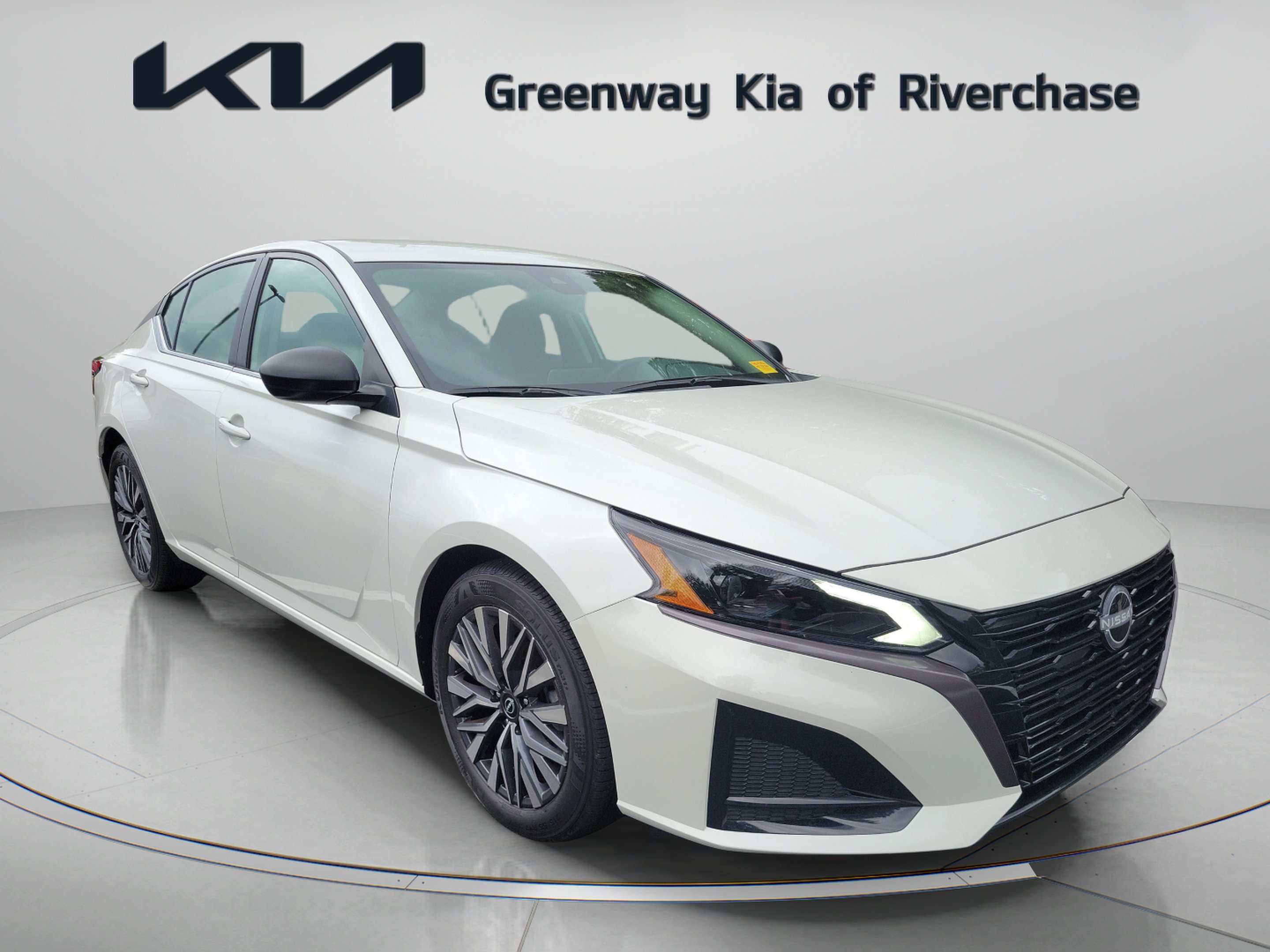 Used 2026 Pearl White Tricoat Nissan 2.5 SV image 1