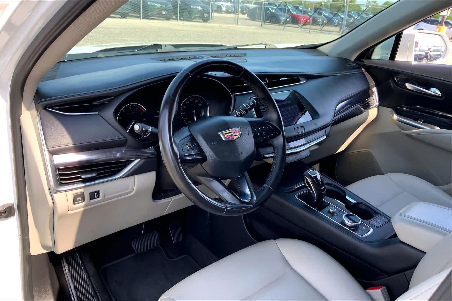 Used 2019 Crystal White Tricoat Cadillac FWD Luxury image 26