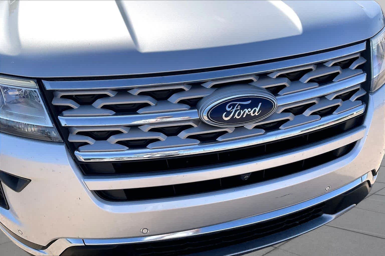 Used 2018 Ingot Silver Metallic Ford Limited image 28