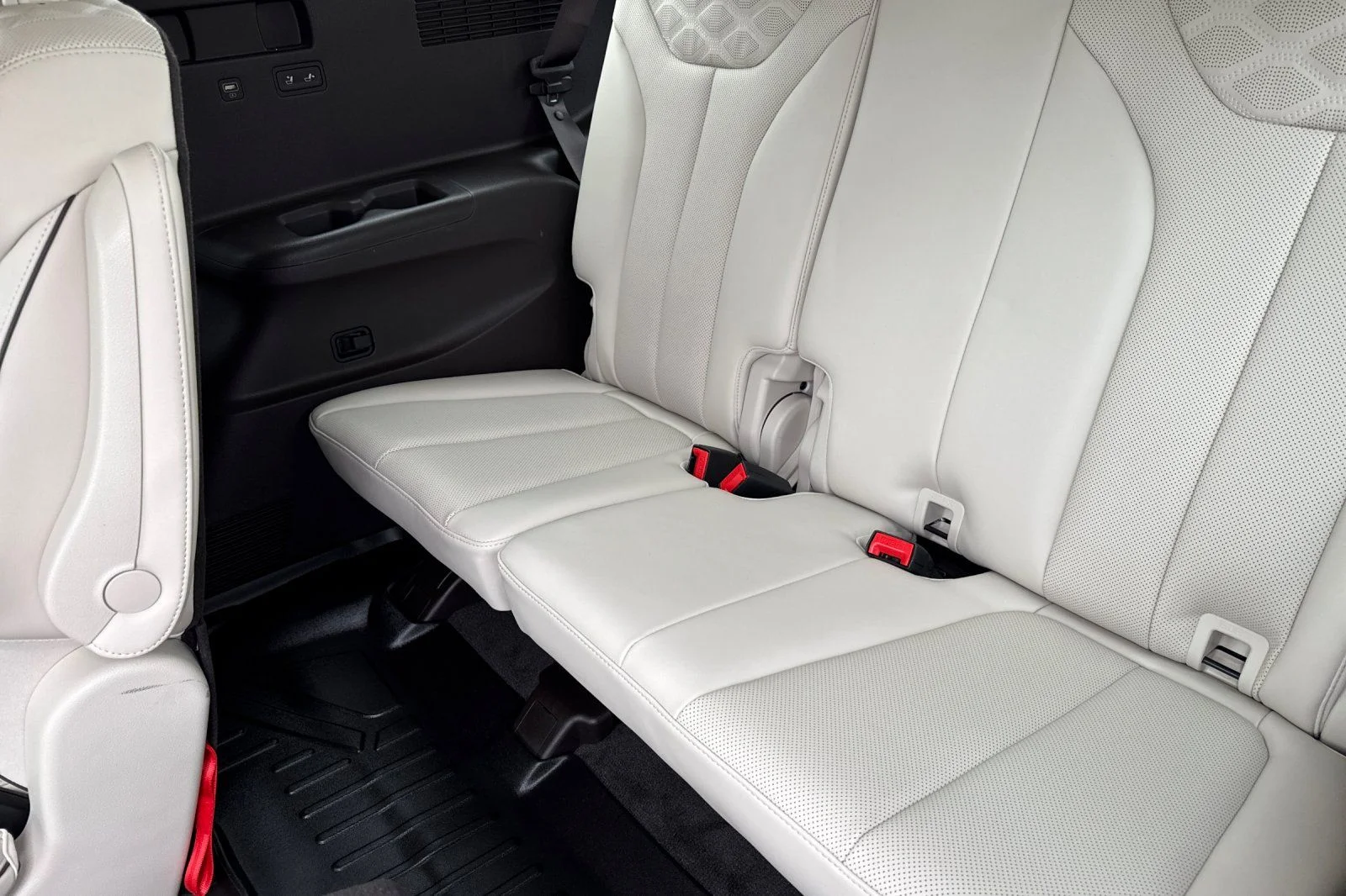 Used 2020 Hyper White Hyundai Limited image 18